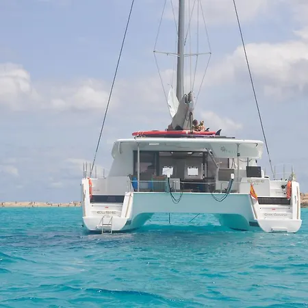 Catamaran In Paradise - Elsie One Botel Pasito Blanco