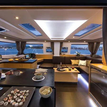Botel Catamaran In Paradise - Elsie One *